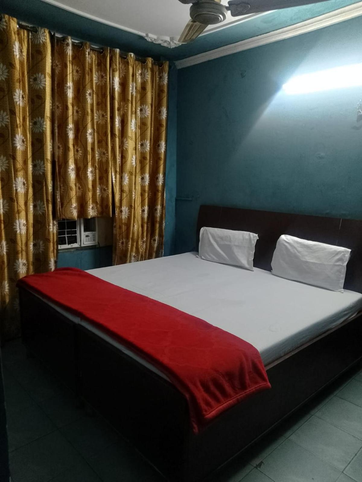 Hotel Golden Height Chandigarh Bagian luar foto